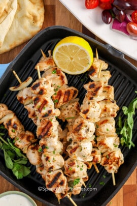 cooked chicken souvlaki on a grill pan